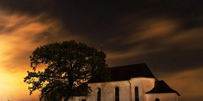 燕郊产业园区深度解析：电子信息、健康医疗等主导产业与就业机会